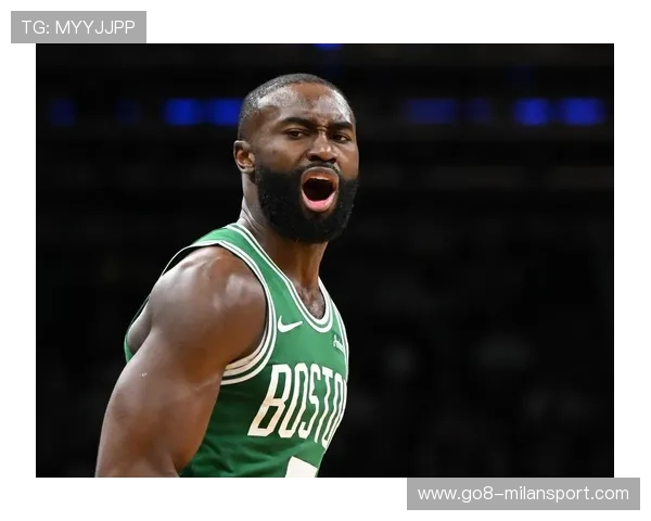 凯尔特人稳居东部第三，布朗砍下30分：一场耐心与爆发的篮球叙事